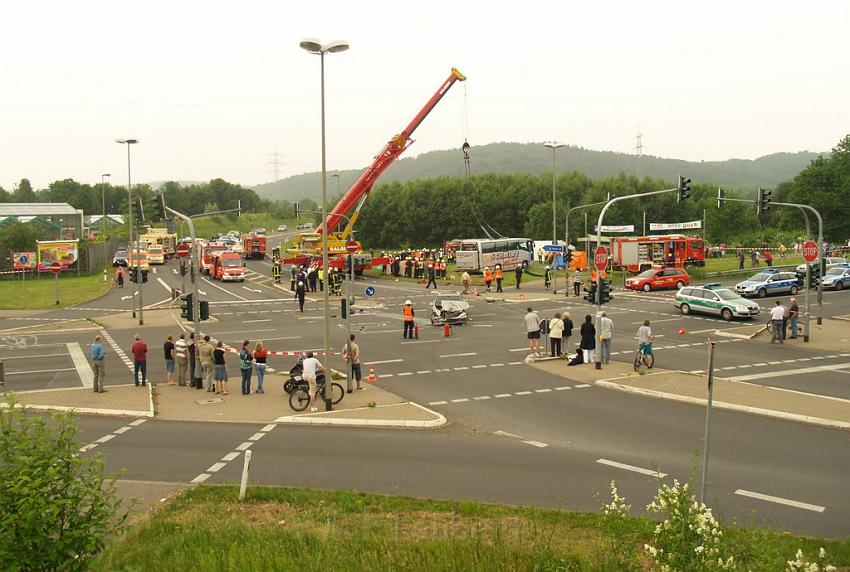 Schwerer Unfall mit Reisebus Lohmar Donrather Dreieck P560.JPG